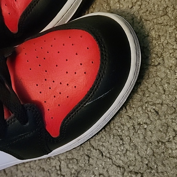 Jordan 1 mid size 7Y (GS) - Picture 5 of 7